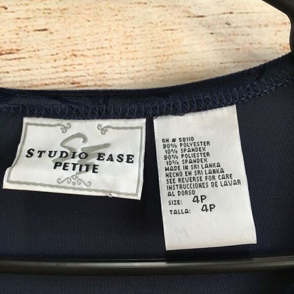 VINTAGE STUDIO EASE PETITE EMBOSSED‎ VELVET MAXI DRESS IN NAVY BLUE - Picture 2 of 6